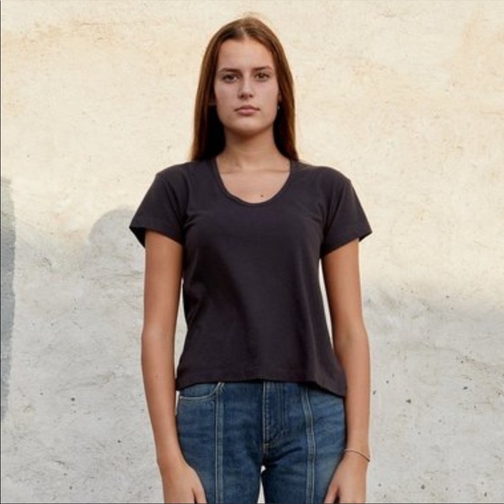esby apparel | jane tee black scoop neck